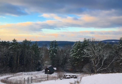 Photo of this morning’s sky that I forgot to post earlier. . . #latergram #snow #vermont #sky #farm