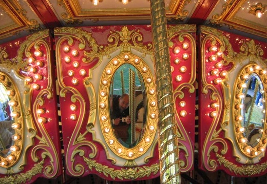 Mirror Carousel