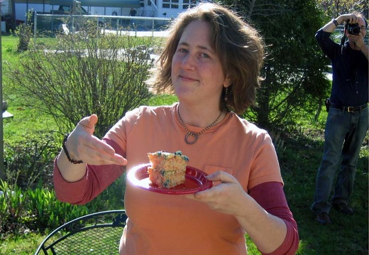 Jessamyn Shows Off Yummy Cake