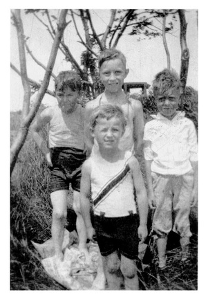 Jack and Bud Scully with Kenneth and George on July 17, 1927